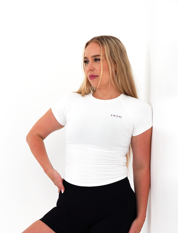 Forhåndsbestilling 20. mars: Pearl T-Shirt