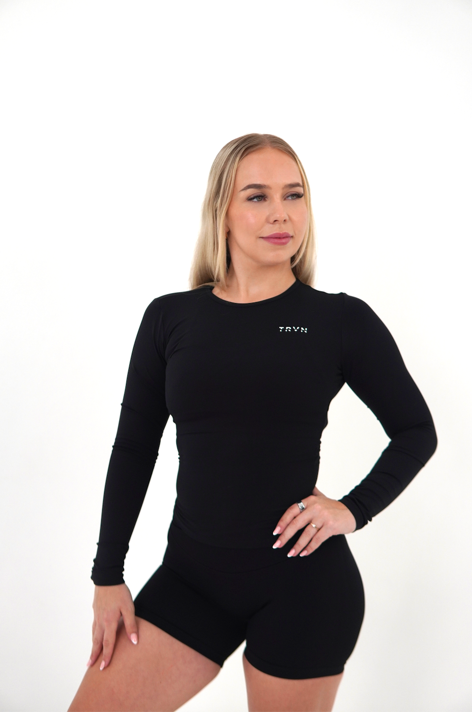 Forhåndsbestilling 20. mars: Base Genser