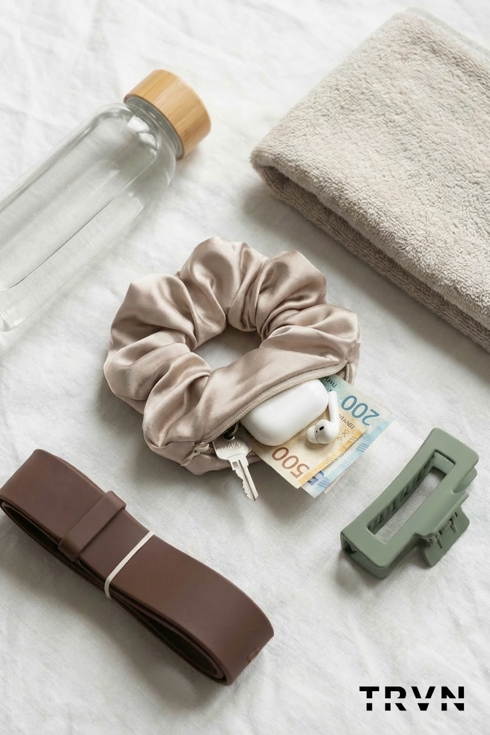 Silke Scrunchie med Skjult Lomme & Drinkbeskytter – TRVN Activewear